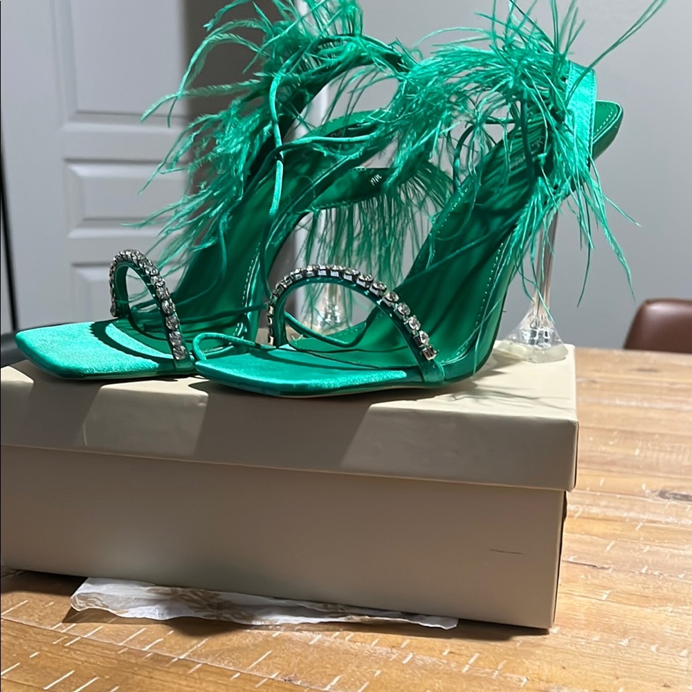 Elegant Green Feathered Women's Heels